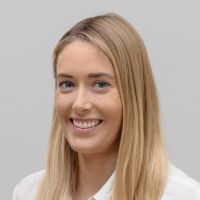 Eva Steinmetz – Partner Account Manager: Lächelnde Frau mit langem blonden Haar und blauen Augen