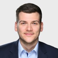 Stephan Katzenberger - Partner Account Manager: hombre sonriente de pelo negro y ojos azules